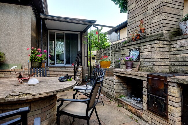 Building Photo - Jager Saratoga