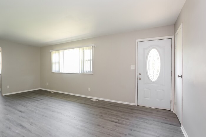 Building Photo - 1410 Fairbank Rd
