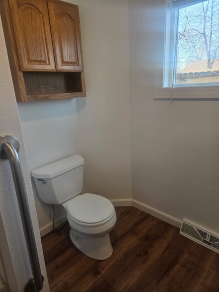 Building Photo - 1228 Broadwater Ave