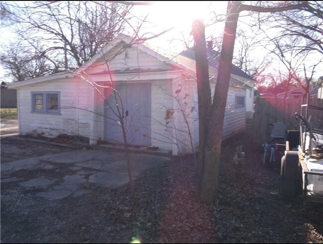 Building Photo - Beautiful 2 bed/1 bath bungalow for rent