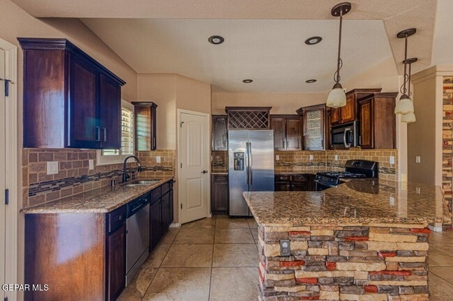 Building Photo - 3824 Loma Brisa Dr