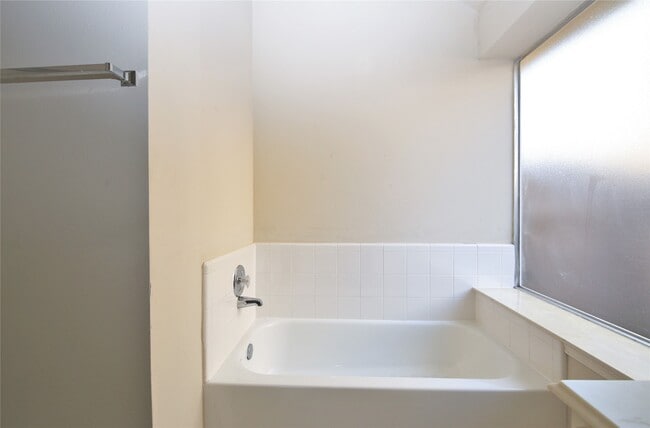 Building Photo - 8811 Norham Dr