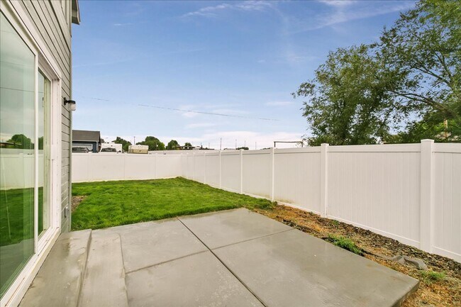 Building Photo - Spacious 3 Bed, 2.5 Bath Rental in Homedal...