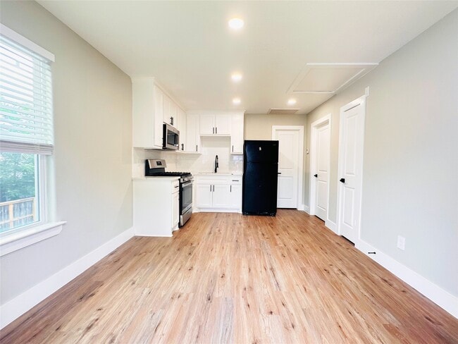 Building Photo - 11130 Hanning Ln