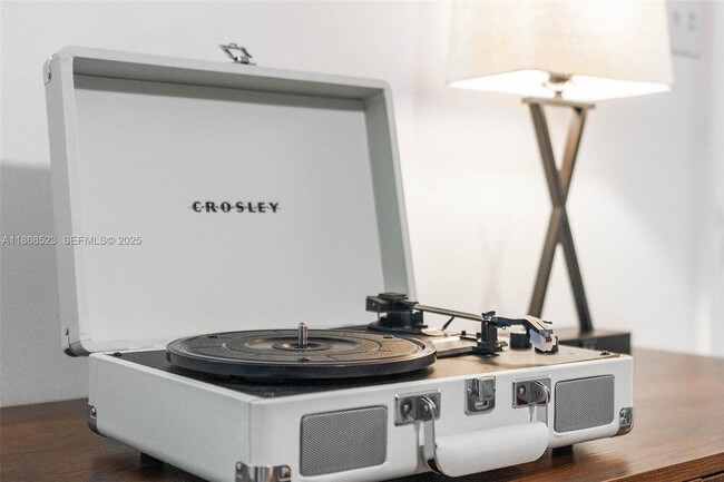 Building Photo - 4255 Wee St