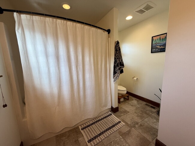 Building Photo - Stunning Single Level Home with Sprawling Fenced Yard