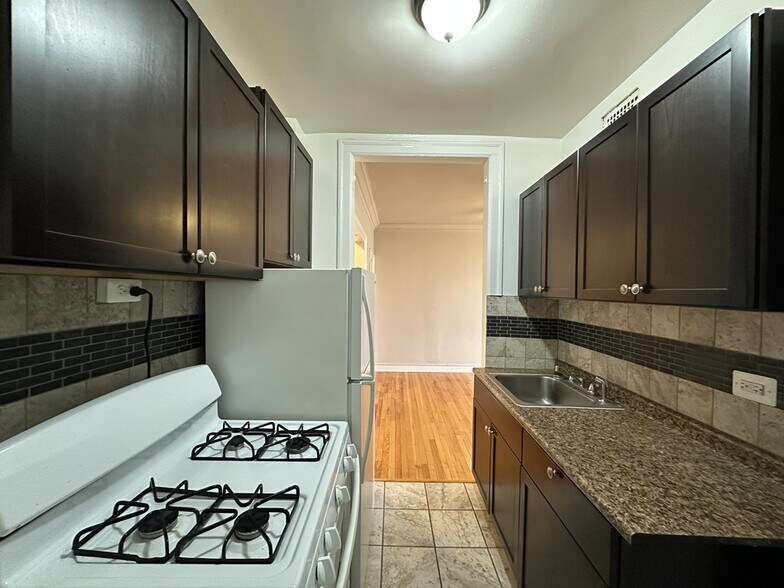 Building Photo - 1371 W Estes Ave