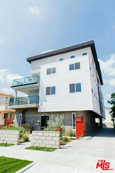 Building Photo - 1431 S Sherbourne Dr