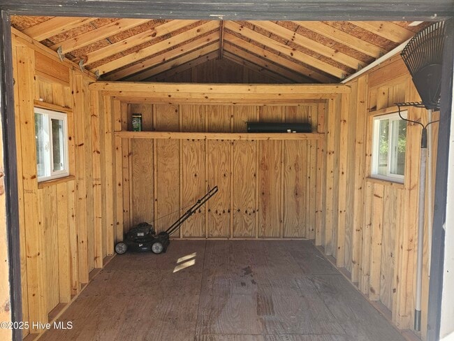 Building Photo - 609 Winfall Dr