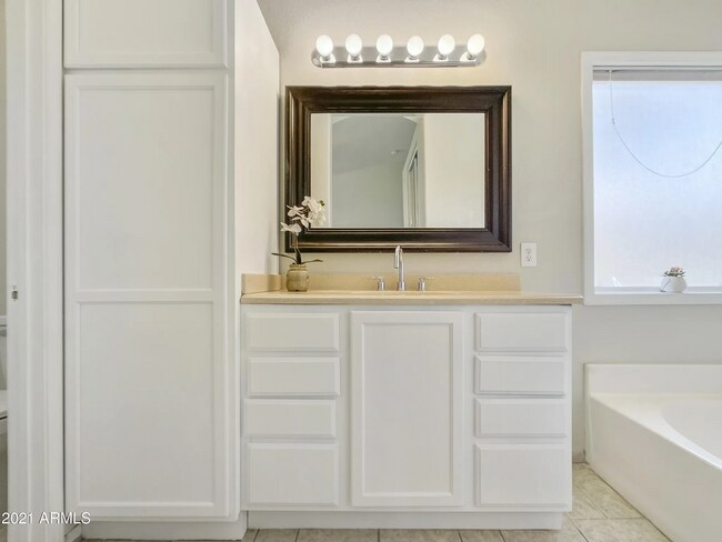 Building Photo - 16084 W Mesquite Dr