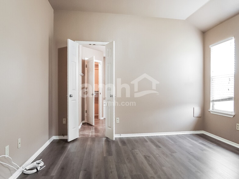Building Photo - 5104 N 34th St