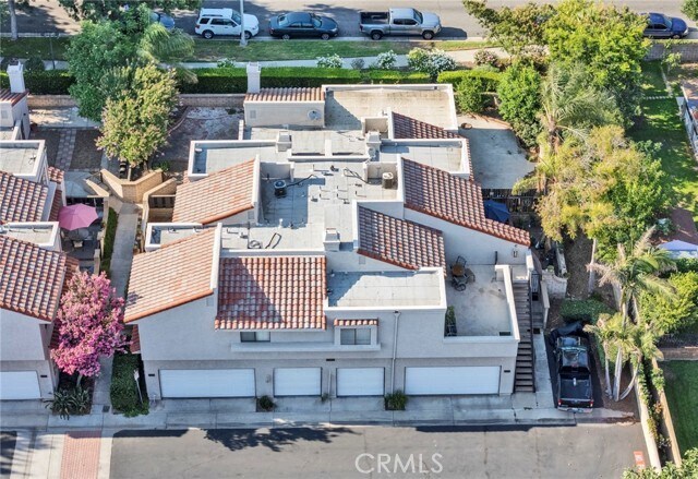 Building Photo - 9764 Huntington Dr