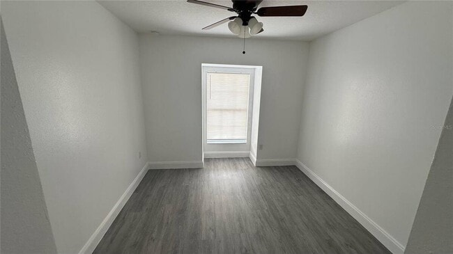 Building Photo - 2437 Hassonite St