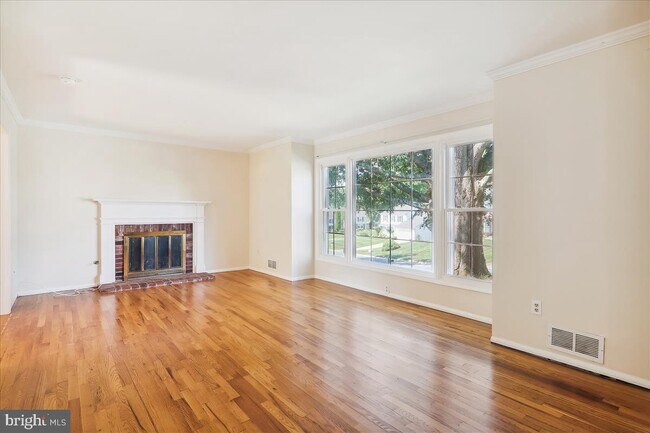 Building Photo - 8709 Sleepy Hollow Ln