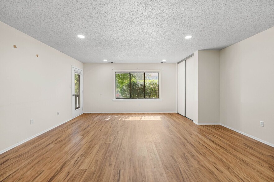 Building Photo - 5317 Aberdeen Dr