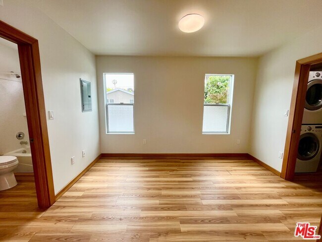 Building Photo - 505 N San Vicente Blvd