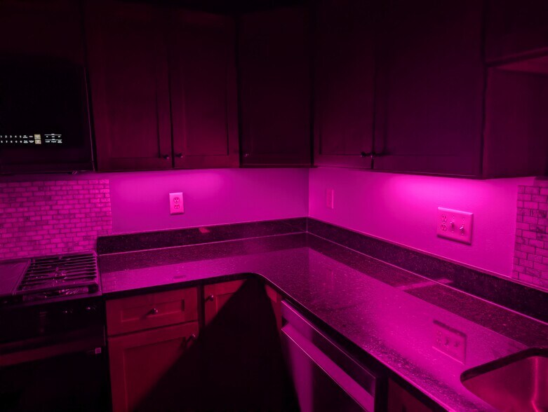 Building Photo - 160 Fremont St