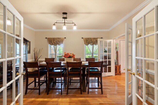 Building Photo - ***Amazing opportunity to rent this beauti...