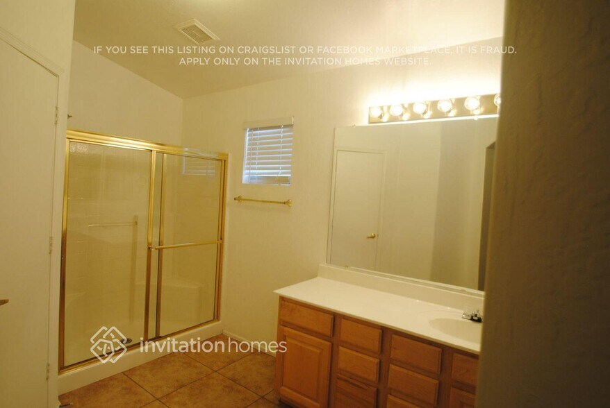 Building Photo - 606 W McRae Dr