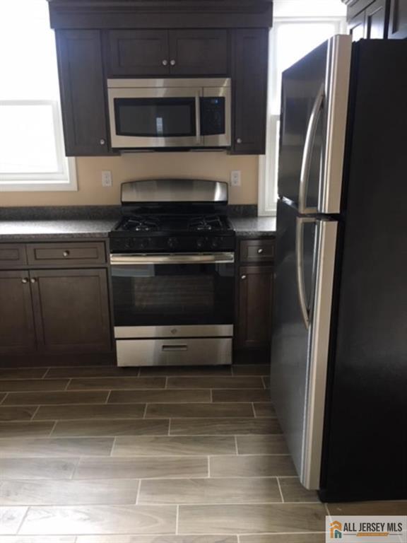 Building Photo - 250 Somerset St