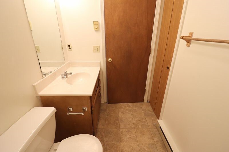 Building Photo - 40 Oriole Dr