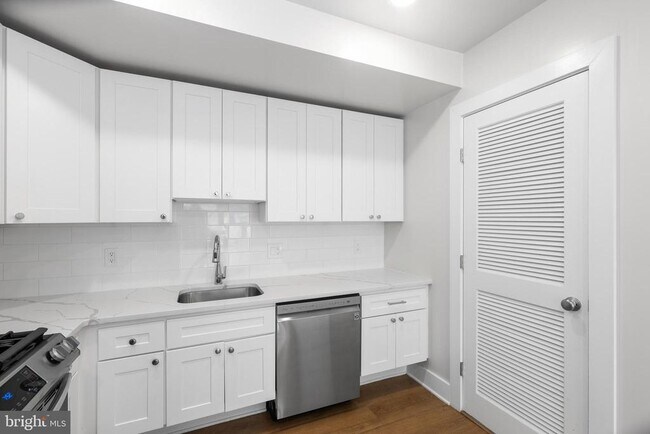 Building Photo - 1100 Bladensburg Rd NE