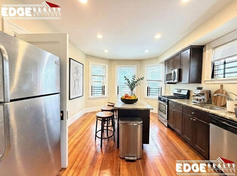 Building Photo - 75 Leicester St