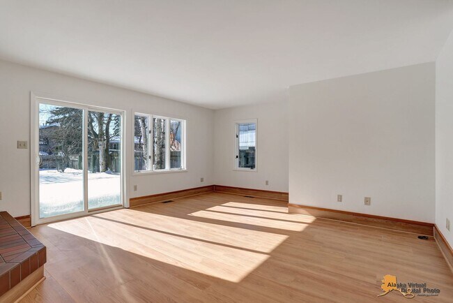 Building Photo - 2606 W 30th Ave