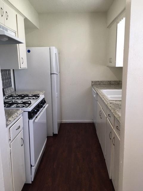 Building Photo - 2101 Magnolia Dr