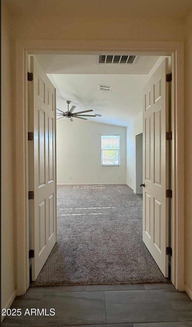 Building Photo - 5352 W Desert Hollow Dr
