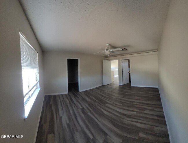 Building Photo - 10340 Valle Suave Dr