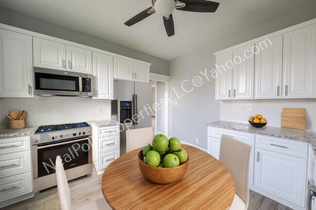 Building Photo - 1795 Kahn Avenue