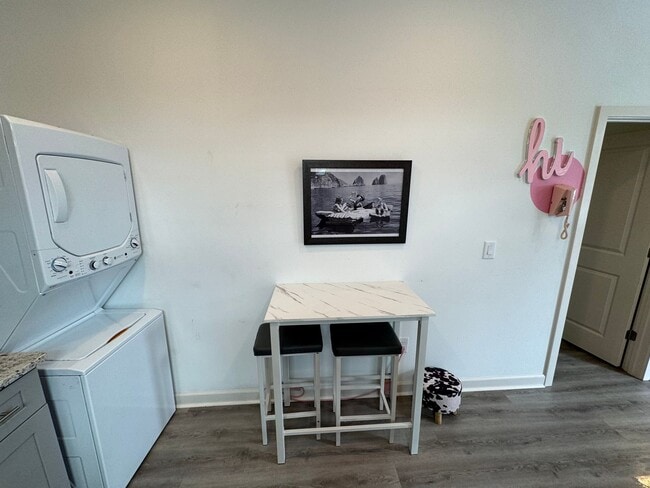 Building Photo - Cozy one bedroom apartment near downtown St. Petersburg