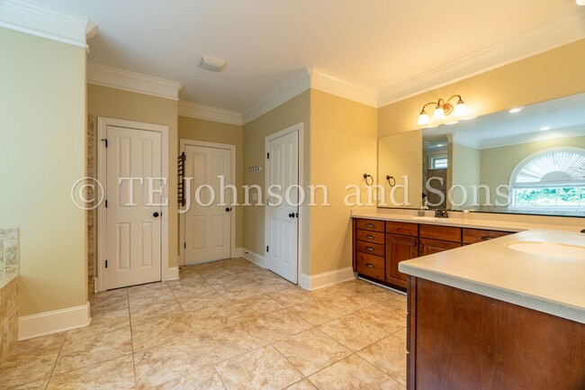 Building Photo - Luxury Living in Lewisville
