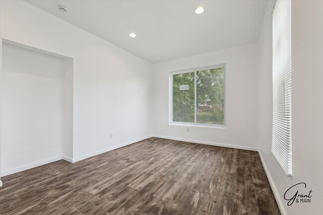 Building Photo - $1,995 - North End 4 Bedroom/ 1.5 bathroom...