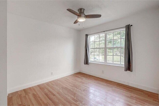 Building Photo - 10758 Lake Jasmine Dr