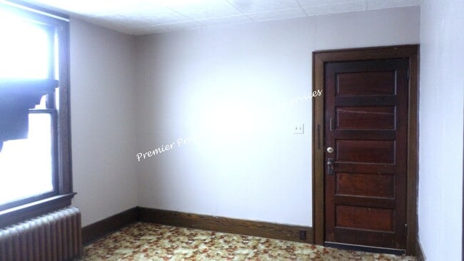Building Photo - 145 E Wallace Ave