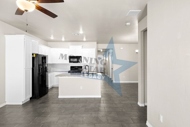 Building Photo - 4 bedroom with 3 bathrooms!!!!