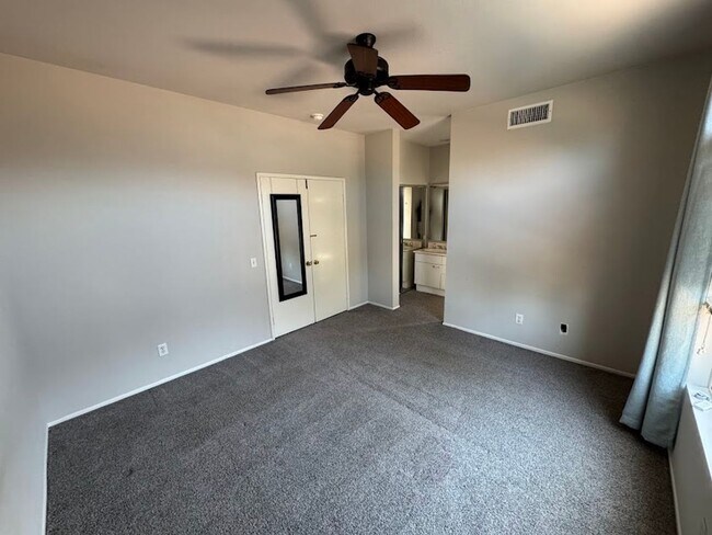 Building Photo - Welcome to this stunning 3-bedroom, 2.5-ba...