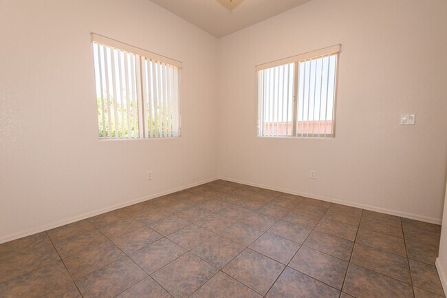 Building Photo - Large Corner Lot Home with 3 Bedrooms, 2 Baths, Central A/C, Washer & Dryer included!