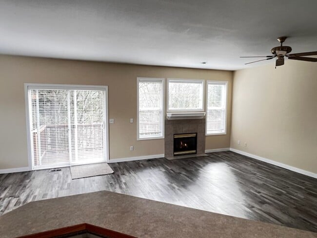 Building Photo - Elegant home in UP with primary bedroom suite on main level