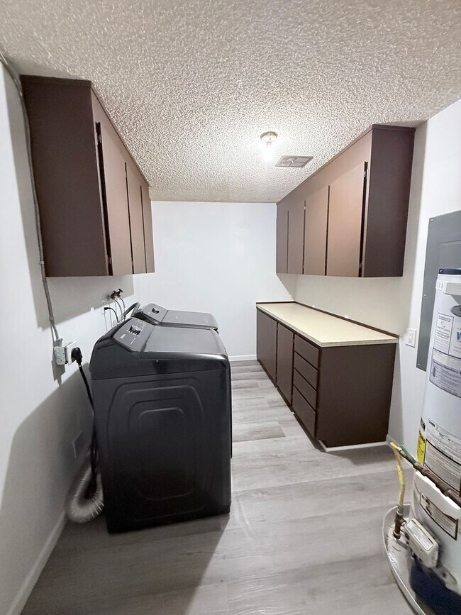 Building Photo - Charming 3-Bed Condo in Quail Run | Pool, ...