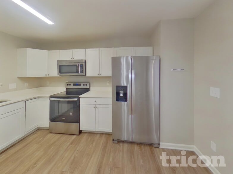 Building Photo - 705 Continental Dr