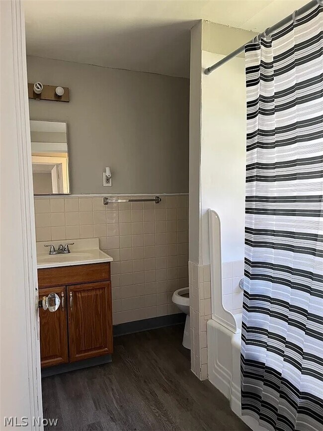 Building Photo - 783 Leonard St