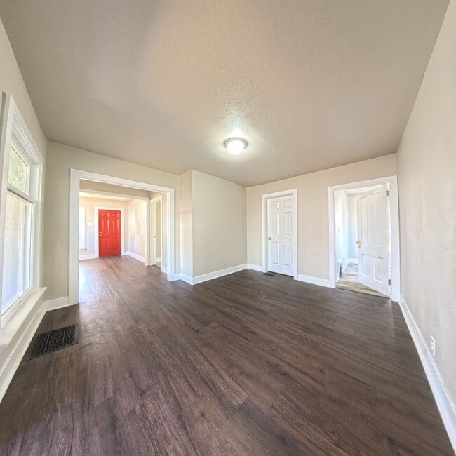 Building Photo - Newly remodeled 3 bedroom 1 bathroom home-Located in Jefferson