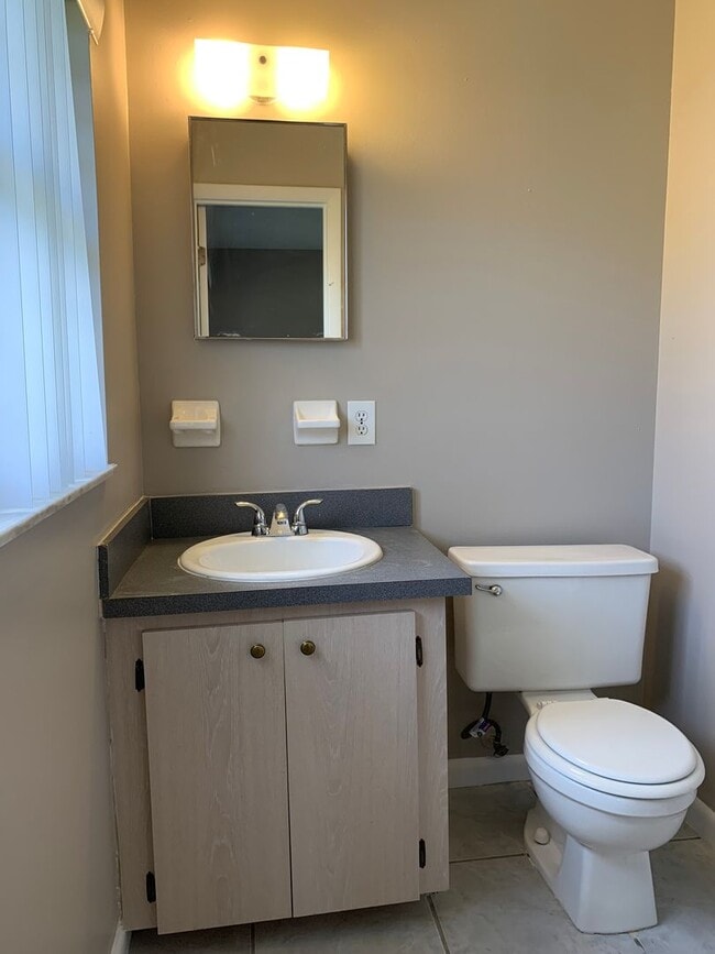 Building Photo - Charming 3 bedroom/1.5 bath Fenced Home in St.Cloud