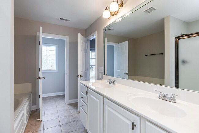 Building Photo - 3277 Beaumont Centre Cir