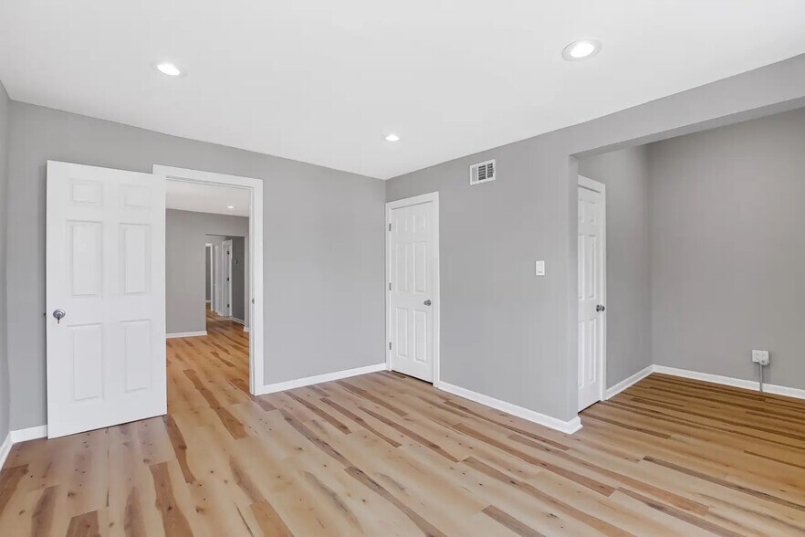 Building Photo - 545 N Drake Ave