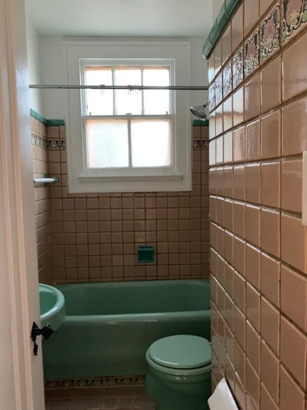 Building Photo - 2 Azalea court