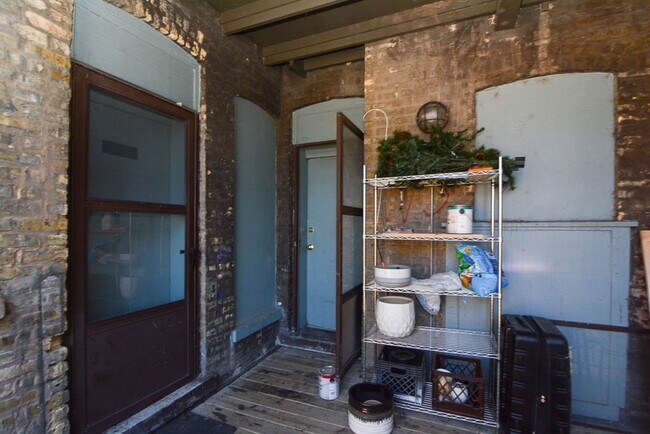 Building Photo - 4400 N Racine Ave